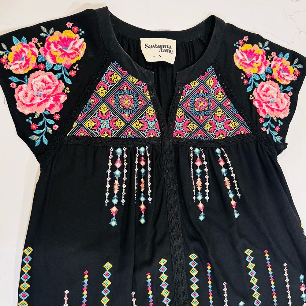 Savanna Jane Black Floral Embroidered Top Sz Small